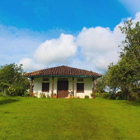 Hotel Casa De Teja Norcasia Exterior photo